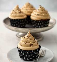Chocolate, Peanut and Raisin Cupcakes with Peanut Butter Icing