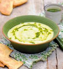 Zupa z kopru włoskiego z oliwą pietruszkową i podpłomykami