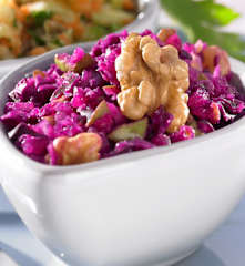 Rotkohl-Birnen-Salat mit Walnüssen