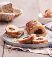 Rolada rybna ze śliwką zawinięta w boczek