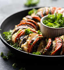 Timballo di melanzane, pomodori e caprino