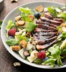 Insalata al petto d'anatra e aceto balsamico