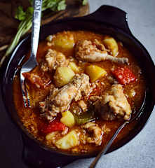 Hähnchen-Gemüse-Eintopf (大盘鸡)