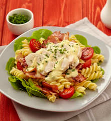 Kuřecí salát s těstovinami