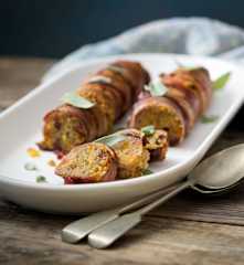 Rouleau farci à l'abricot en robe de pancetta (Australie)