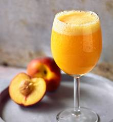 Pfirsich-Sekt-Cocktail