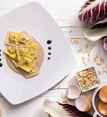 Ravioli al radicchio in crema di balsamico