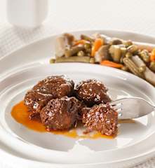 Carrillada al tomillo con menestra de verduras