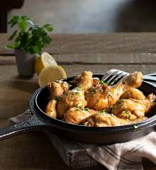 Muslos de pollo con salsa de ajillo