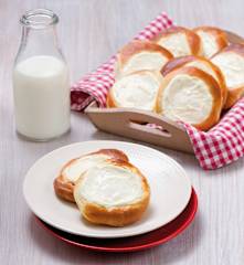 Brioche buns with cheese