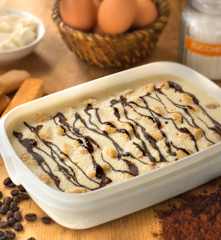 Vaschetta di gelato variegato al tiramisù