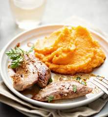 Aiguillettes de canard marinées, sauce au miel et purée de patates douces aux pois chiches