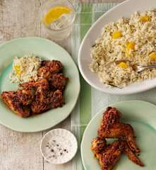 Ailes de poulet méditerranéennes et riz aux herbes et à l'orange