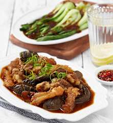 Braised Soft Bone Ribs With Pig Tendon