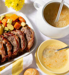 Menú: Sopa de verduras y asado de cerdo con guarnición de verduras