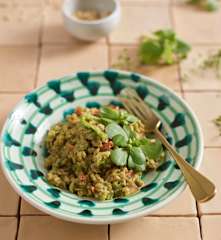 Salada de cevada com pesto de beldroegas e pimentos