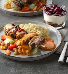 Menü: Leberspießchen mit Reis und Sauce; Spekulatius-Frischkäse Dessert mit Glühweinkirschen