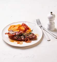 Schnitzel mit Süßkartoffel-Speck-Püree