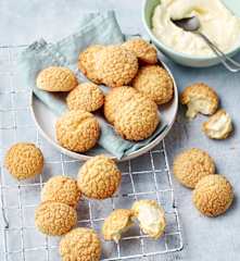 Sable choux with lime ganache