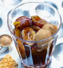 Soupe de quetsches et glace à la cannelle