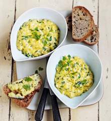 Œufs brouillés aux fines herbes