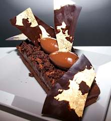 Cake de chocolate con jengibre confitado y cremoso de anís (Sergio y Javier Torres)