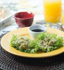 Tacos de lechuga con arroz y camarón