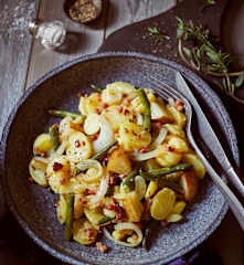 Kartoffelsalat mit Birnen-Bohnen und Speck