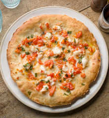 Garlic Lobster Ciabatta Pizza - Pizza ciabatta con aragosta all'aglio