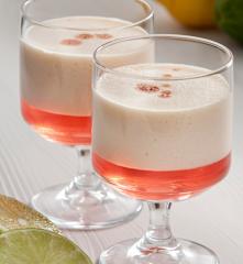 The passion fruit and pisco sour drink (Andrés Madrigal)