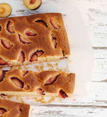 Bolo de iogurte e ameixa