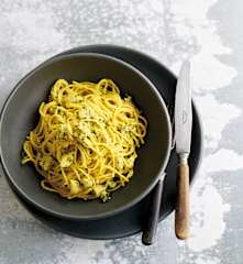 Esparguete de açafrão com peixe