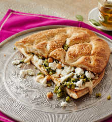 Gefülltes Fladenbrot mit Hummus