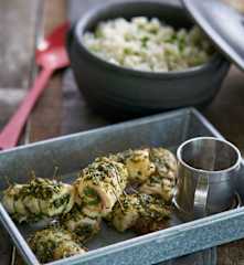 Rolinhos de frango ao vapor com arroz de ervilhas