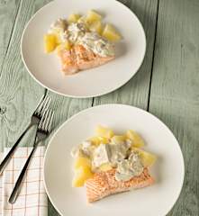 Salmón con salsa de champiñones y patatas para dos