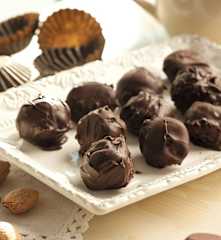 Bon bon ripieni di mandorle e nocciole