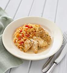 Hähnchen mit Paprika-Möhren-Reis und Schnittlauchsauce