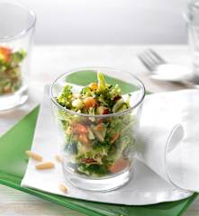 Broccoli, red peppers and pine nuts salad