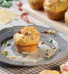 Muffin con pancetta affumicata, Parmigiano reggiano e crema al Gorgonzola