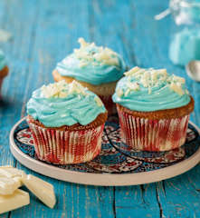 Blu frosting cupcake