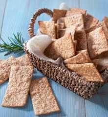 Crackers integrali al rosmarino