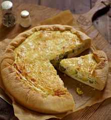 Rosenkohl-Hefe-Kuchen mit Schinken