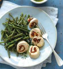 Menu express - Rouleaux de poulet à la tomate, haricots verts au beurre à l'estragon