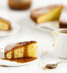Kuchen mit gesalzener Karamellsauce