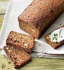 Schwarzbrot mit Nüssen