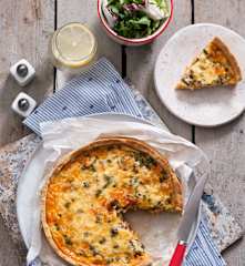Quiche z szyjkami rakowymi i serem gruyère