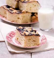 Brioche slice with crumble