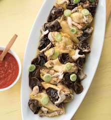 Alitas de pollo al vapor con setas chinas