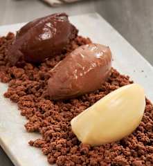 Mousse de três chocolates com crocante de cacau