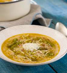 Zupa ze szparagami i szynką serrano